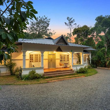 Stayvista At Catherine Cottage With Heater & Board Game มุนนาร์ ภายนอก รูปภาพ